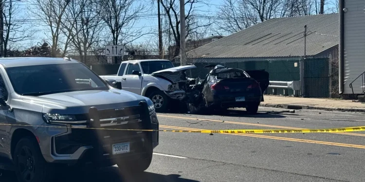 1 person killed in crash in New Haven after driver eludes state trooper on highway: Police