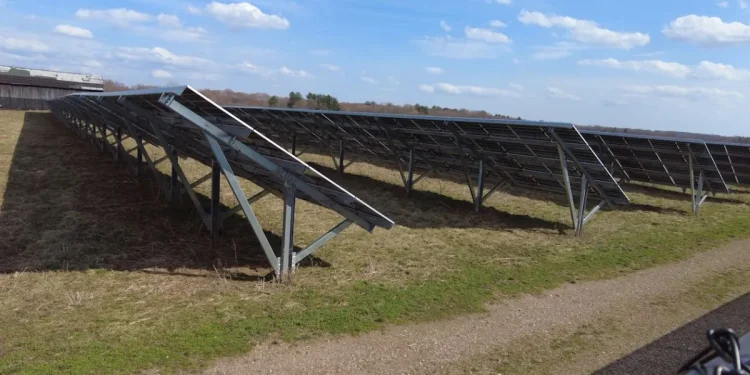 ‘I don't think we have balance': Gov. Lamont tours solar facilities in East Windsor