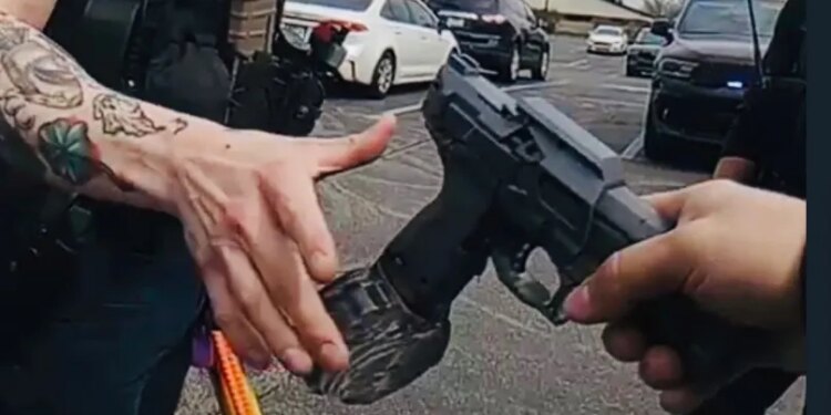 'Senior assassin' games prompt warnings from law enforcement agencies: 'It's not smart'