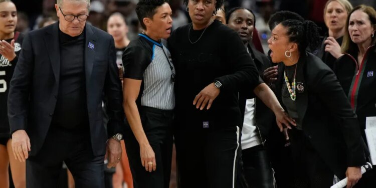 Auriemma apologizes for actions at end of UConn's loss to South Carolina