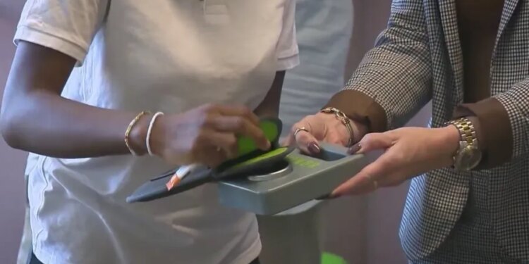 Bill banning cellphones in classrooms passes Connecticut House