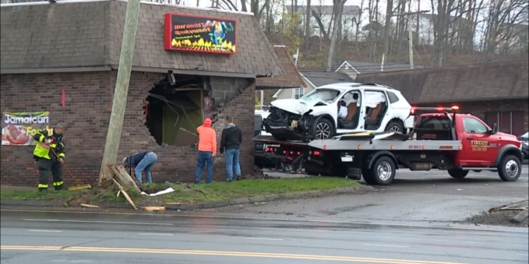 Car crashes into restaurant on Foxon Road in East Haven