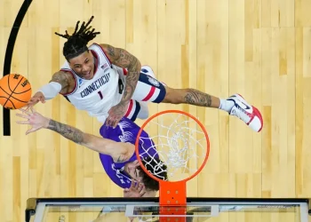 Connecticut and Illinois governors wager state's staples ahead of Final Four matchup