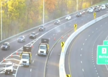 Crash closes Route 2 West in East Hartford