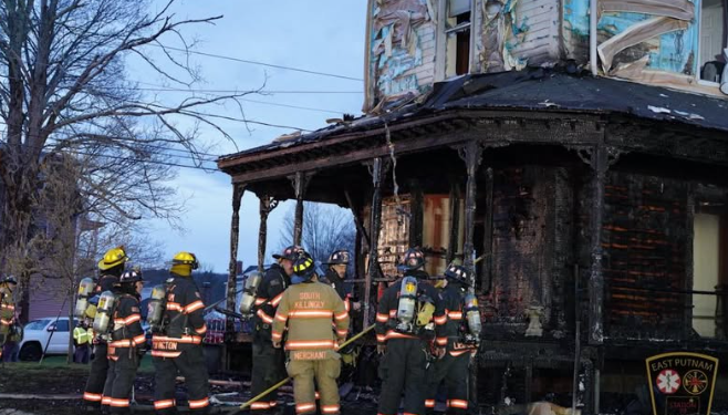 Family pet killed, 2 firefighters injured after apartment building fire in Putnam