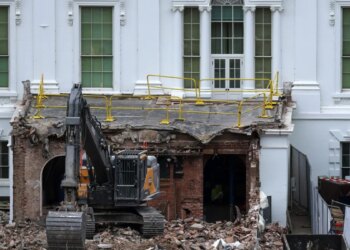Trump uses the Correspondents' dinner shooting to renew his White House ballroom push