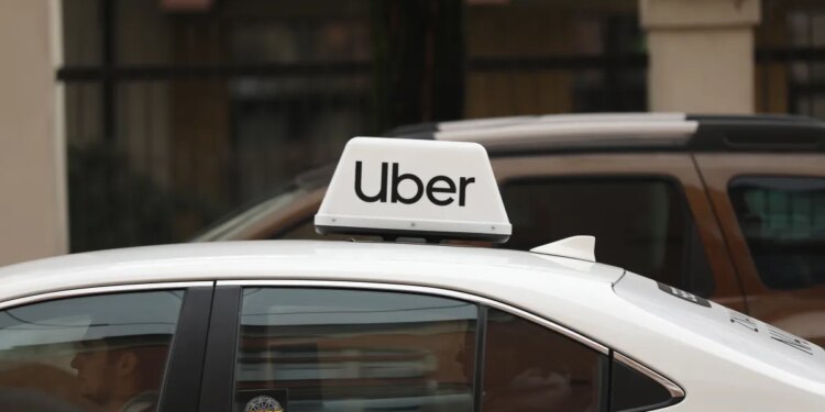 Uber driver stabs passenger in East Hartford overnight, police say