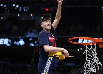 Miracle shot has Mullins' hometown eager for a Final Four reunion with the UConn star