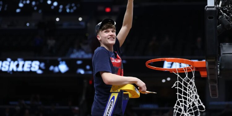 Miracle shot has Mullins' hometown eager for a Final Four reunion with the UConn star