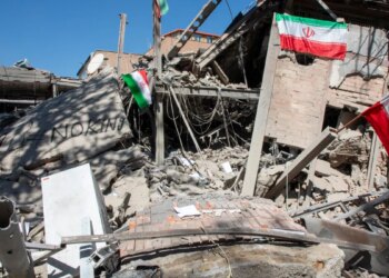 U.S. and Iranian officials arrive in Pakistan for peace talks