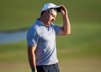Masters becomes an open race after Rory McIlroy stumbles 