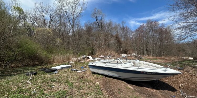 North Haven addresses illegal dumping on Valley Service Road