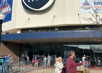Fans attend last ever Bridgeport Islanders regular season home game