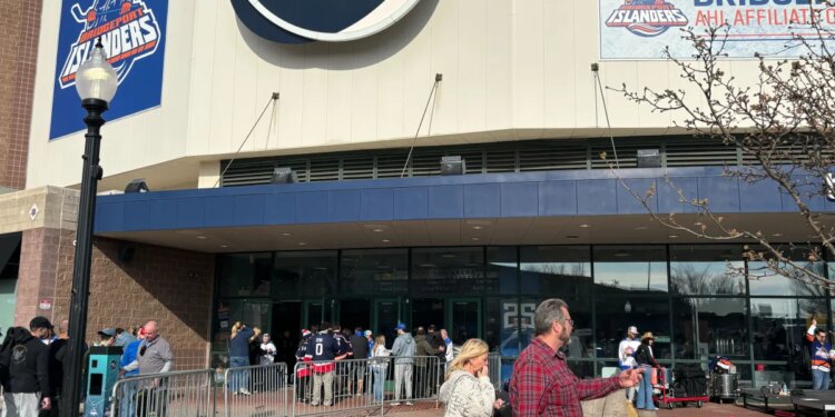 Fans attend last ever Bridgeport Islanders regular season home game