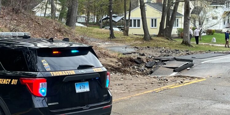 Water main break closes road in Thomaston