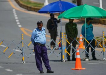 Iran fires on 3 ships in the Strait of Hormuz, complicating efforts to resume US-Iran talks