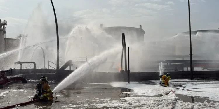 Iran fires on targets across Mideast as war shows no signs of slowing