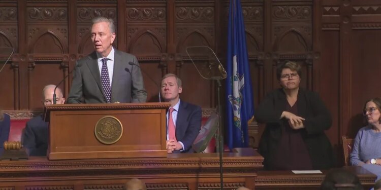 Lamont's rebate check proposal likely to be abandoned