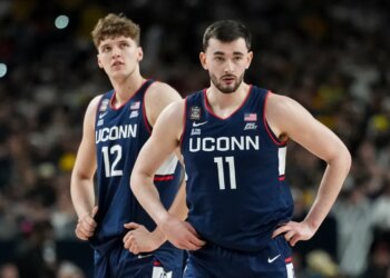 PHOTO GALLERY: UConn and Michigan face off in NCAA championship