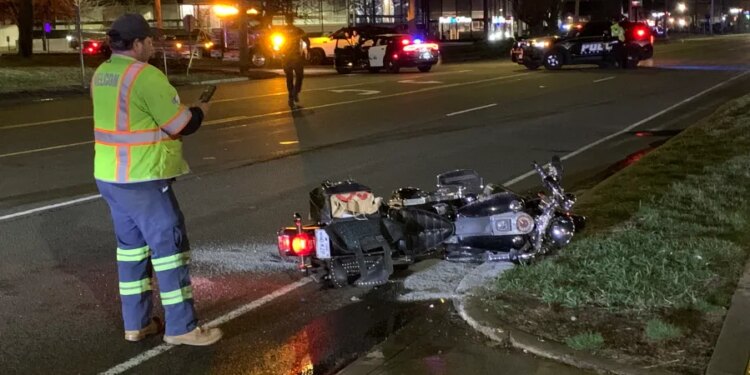 Police searching for vehicle in fatal North Haven crash