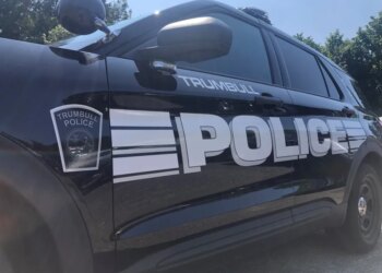 Trumbull police looking for gas station armed robbery suspects