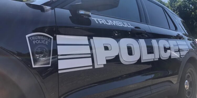 Trumbull police looking for gas station armed robbery suspects
