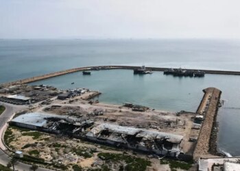 Trump and Iranian foreign minister say Strait of Hormuz is fully open