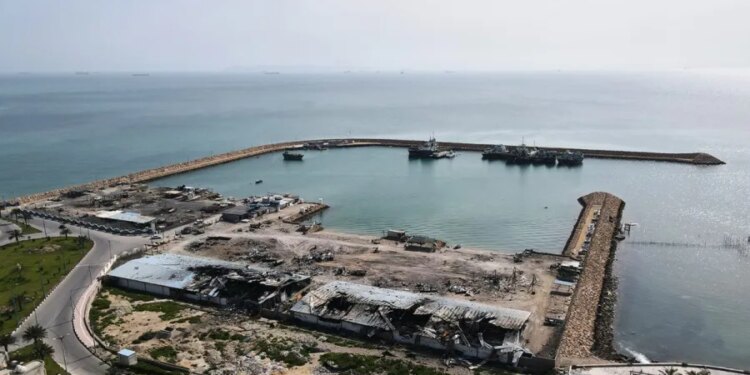 Trump and Iranian foreign minister say Strait of Hormuz is fully open