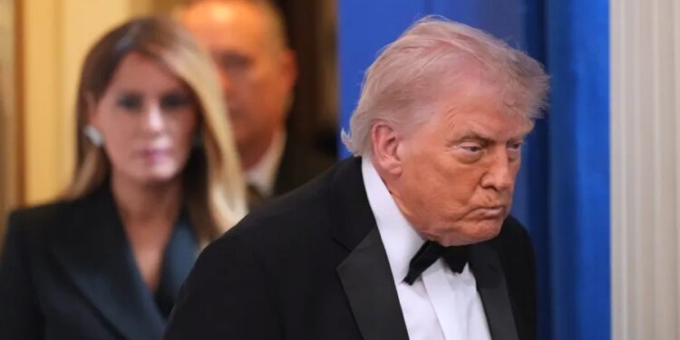 Trump thanks press, commends WHCA leader after shooting