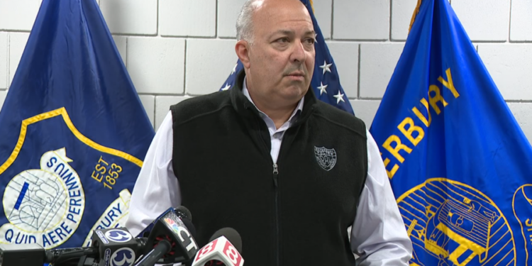 Waterbury police chief commends officers who investigated domestic stabbing