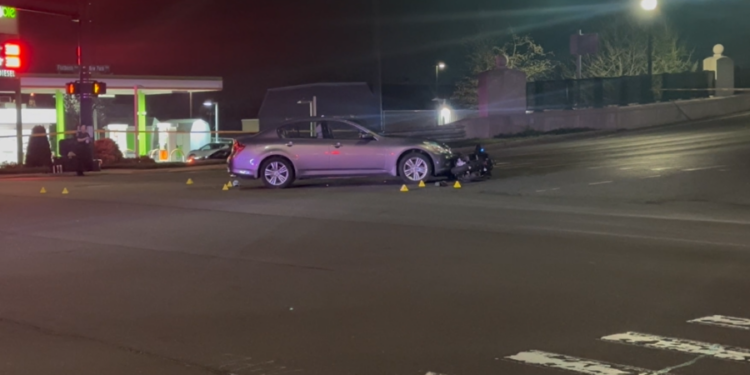 West Hartford intersection to remain closed for hours due to crash: PD