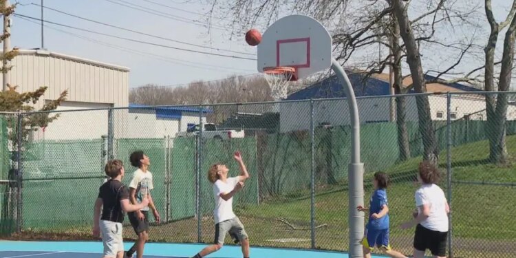 West Haven middle schoolers spend spring break competing in 3-on-3 basketball tournament