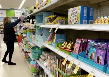 Which grocery stores, restaurants will be open for Easter 2026?