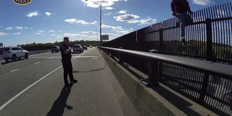 Groton police help distressed man at Gold Star Bridge