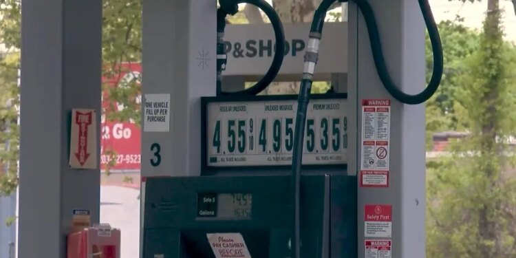As Connecticut gas prices climb, experts share how you can save