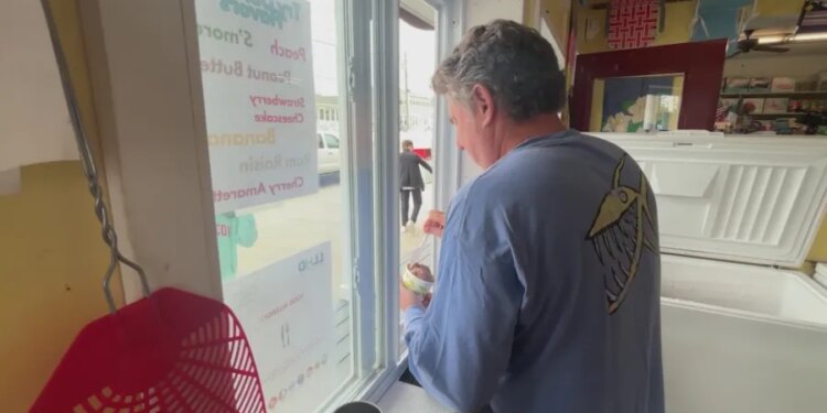 Connecticut shoreline small businesses find silver lining during holiday weekend washout
