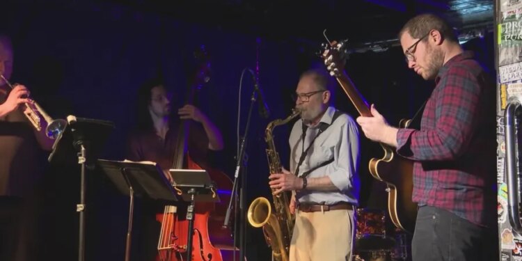 Cruisin' Connecticut: Music lovers find cellphone-free enjoyment at Cafe 9 in New Haven