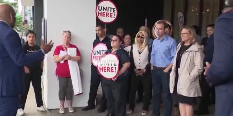 Democratic lawmakers join unionized employees in a show of force at DoubleTree Hilton in Hartford