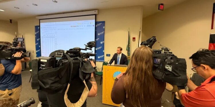 Former Hartford Mayor Luke Bronin upsets Rep. John Larson, wins Democratic endorsement