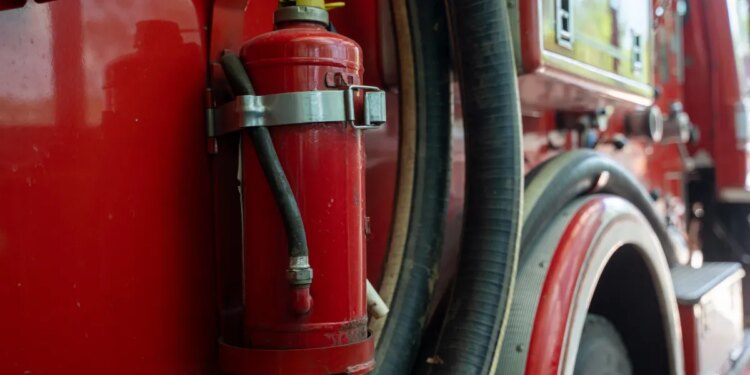 2 firefighters injured battling Waterbury house fire