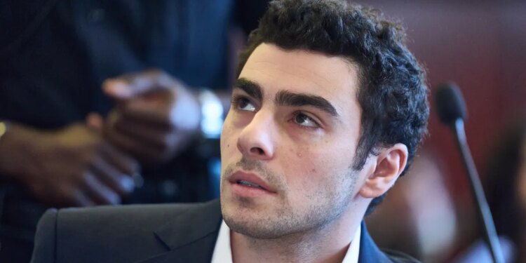 Judge allows gun and notebook as evidence at Luigi Mangione's murder trial