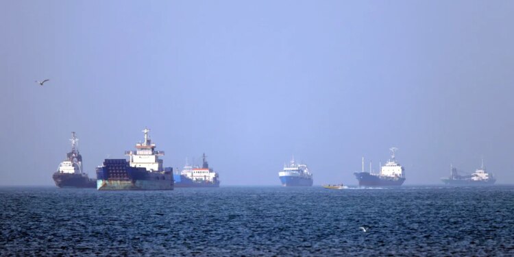 U.S. attempt to open Strait of Hormuz tests the fragile Iran war ceasefire