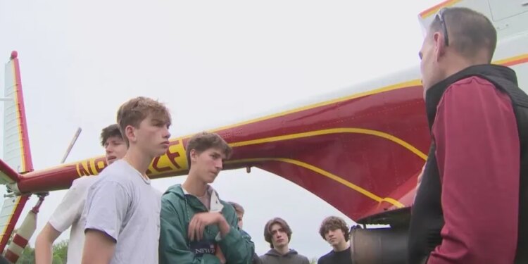 Hebron high school students get hands-on aviation lesson from state representative