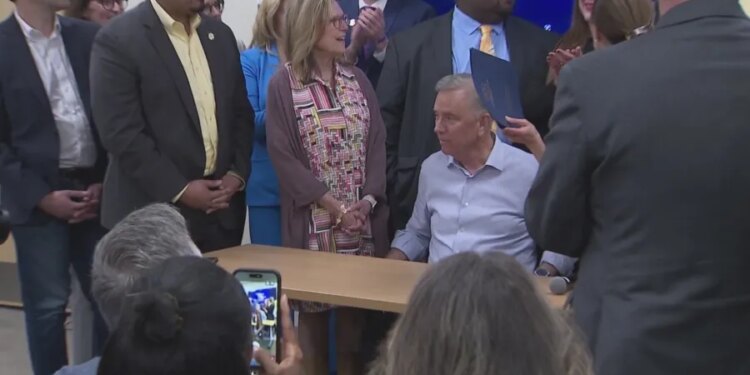 Lamont signs workplace protection expansion bill into law