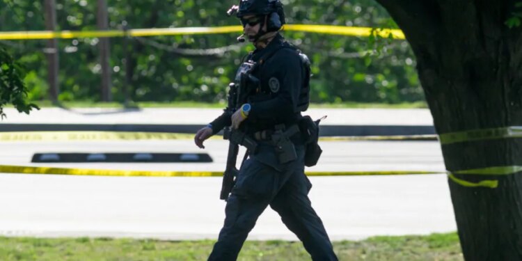 Man shot by authorities blocks from White House; bystander also shot