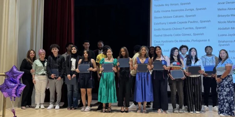 More than 200 Hartford students earn Seal of Biliteracy