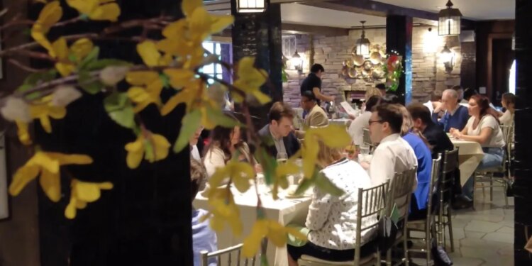 Mother's Day rush fills Connecticut restaurants, activities statewide