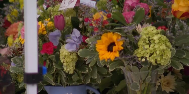 Family-run flower shop embraces first Mother's Day rush