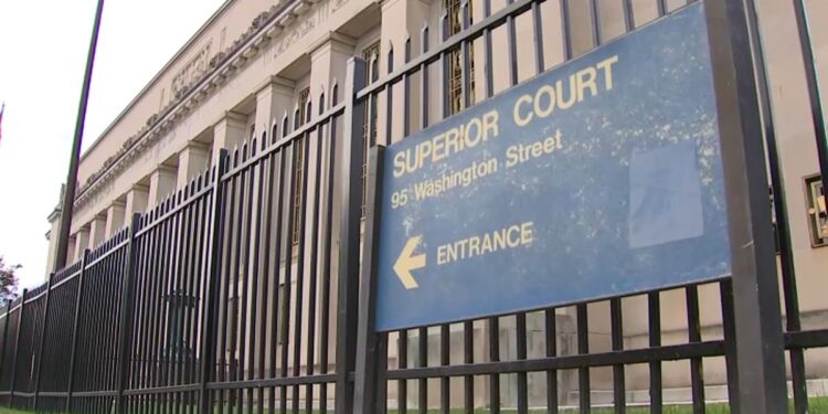 Scam texts prompt dozens to show up at Hartford court, marshals say