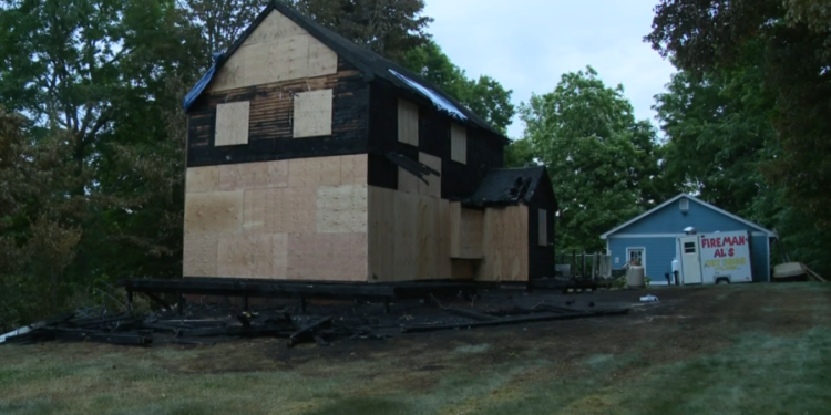 2 people rescued, 2 cats killed in Berlin house fire